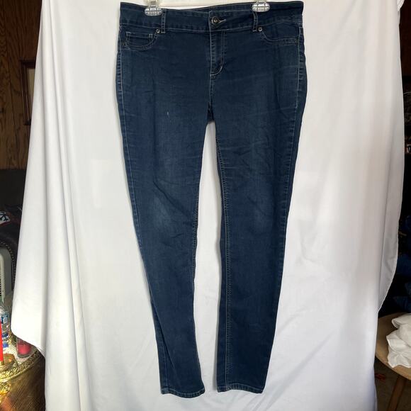 Maurices blue Jeans women size XL-Reg 37" + waist 31 INSEAM 9" MID-RISE - Picture 8 of 9